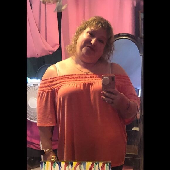 Boutique 9 Tops - Boutique 2X pink top off shoulder super cute
